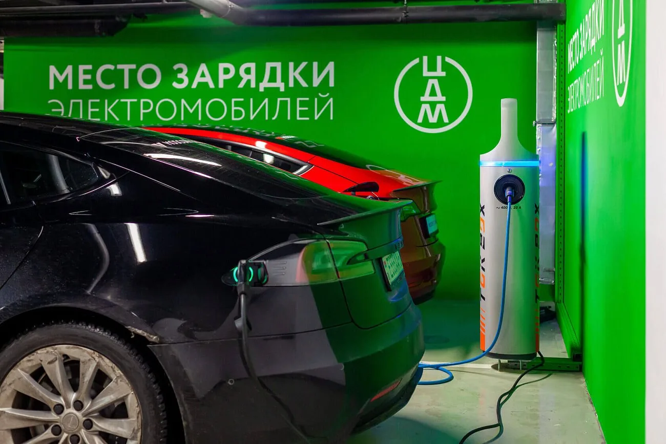 PUNKT E. В Москве открылась первая зарядная станция сети Tok Box