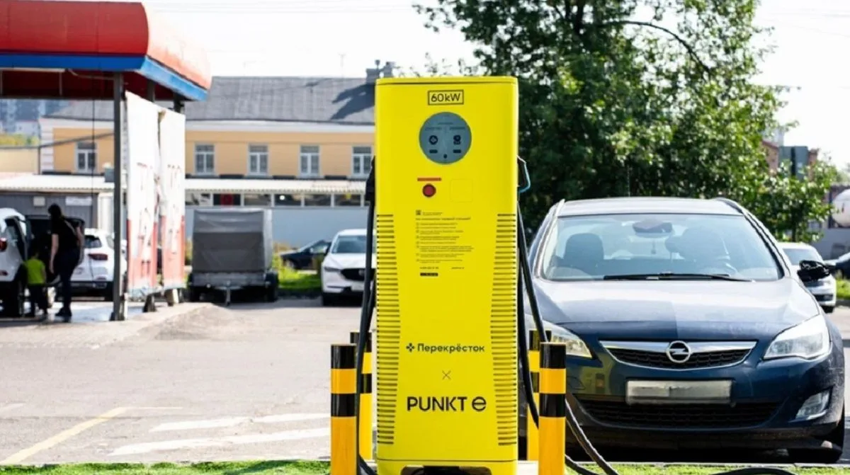 PUNKT E. PUNKT E и «Перекрёсток» запустили пилотный проект по установке быстрых ЭЗС